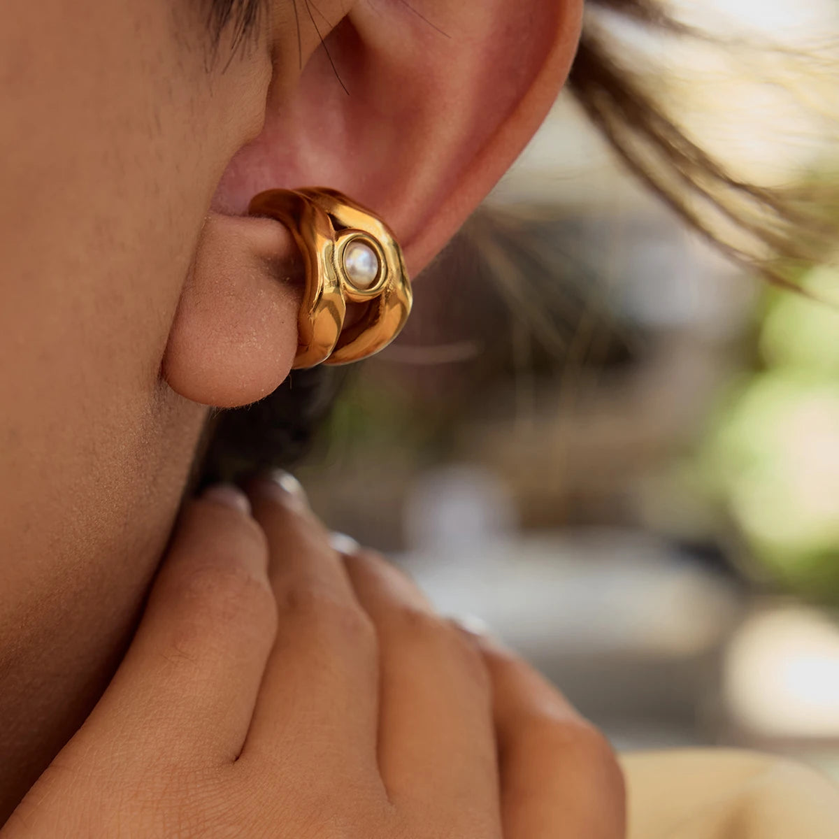 2025 Exquisite Simple Women's Pearl Ear Clips 18K Gold-plated Stainless Steel Daily Versatile Accessories