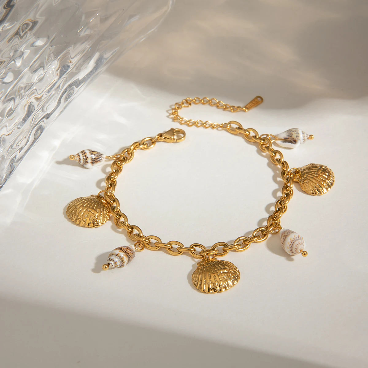 2025 Ocean Style Charm Bracelet Gold Plated Stainless Steel Conch Starfish Pendant Chunky Chain Hypoallergenic Beach Bracelet