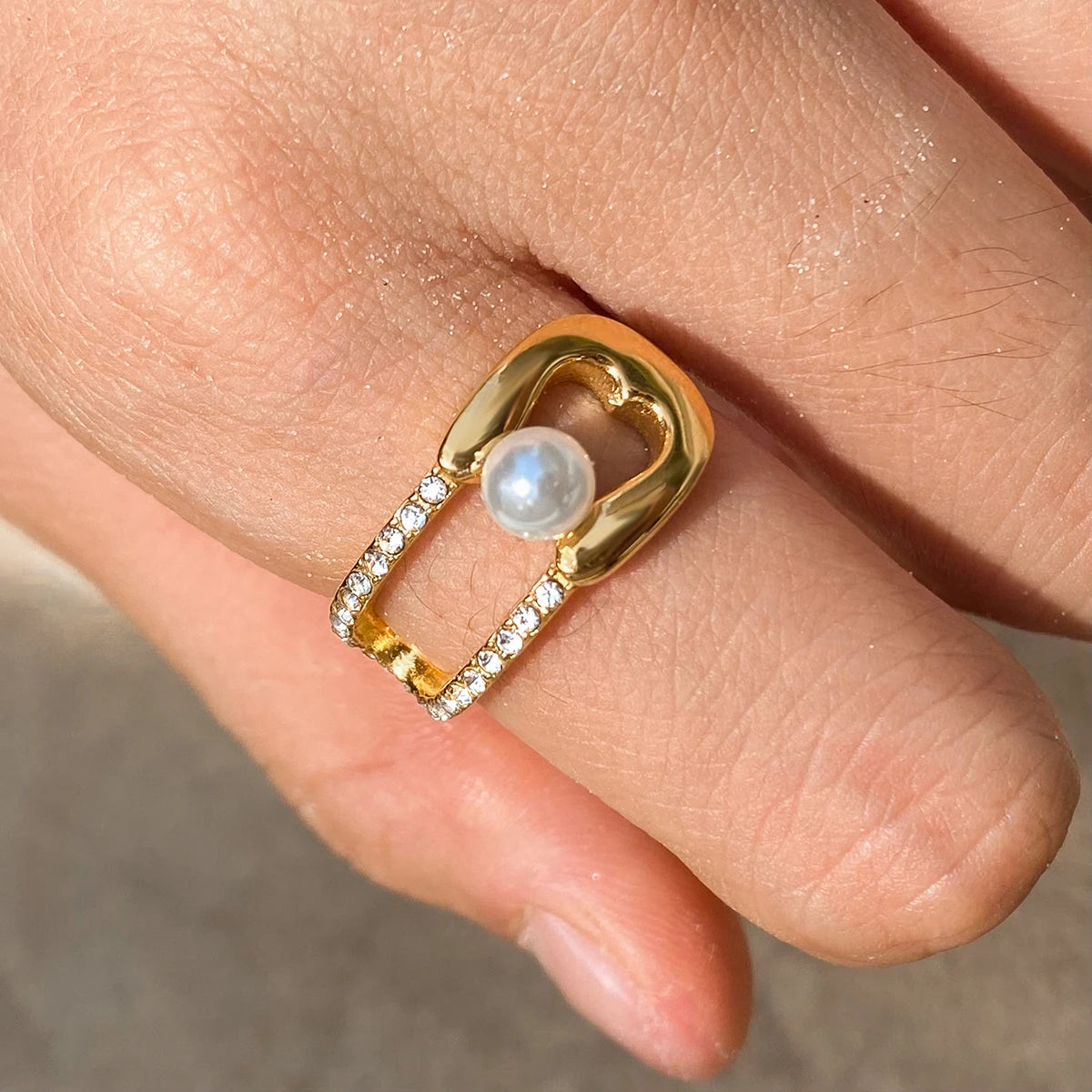 2025 Women's Daily Fashion Paperclip Design Closed Ring 18K Gold Plated Stainless Steel Pearl Rhinestone Decoration Jewelry