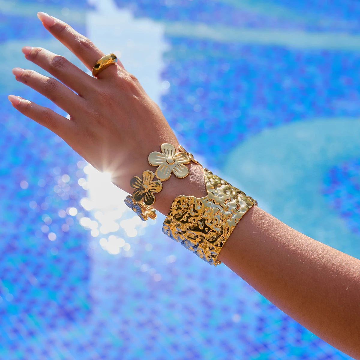 2025 Fashion Trend Women's Hammer Pattern Wide Open Bracelet 18K Gold-plated Stainless Steel Waterproof Jewelry for Party