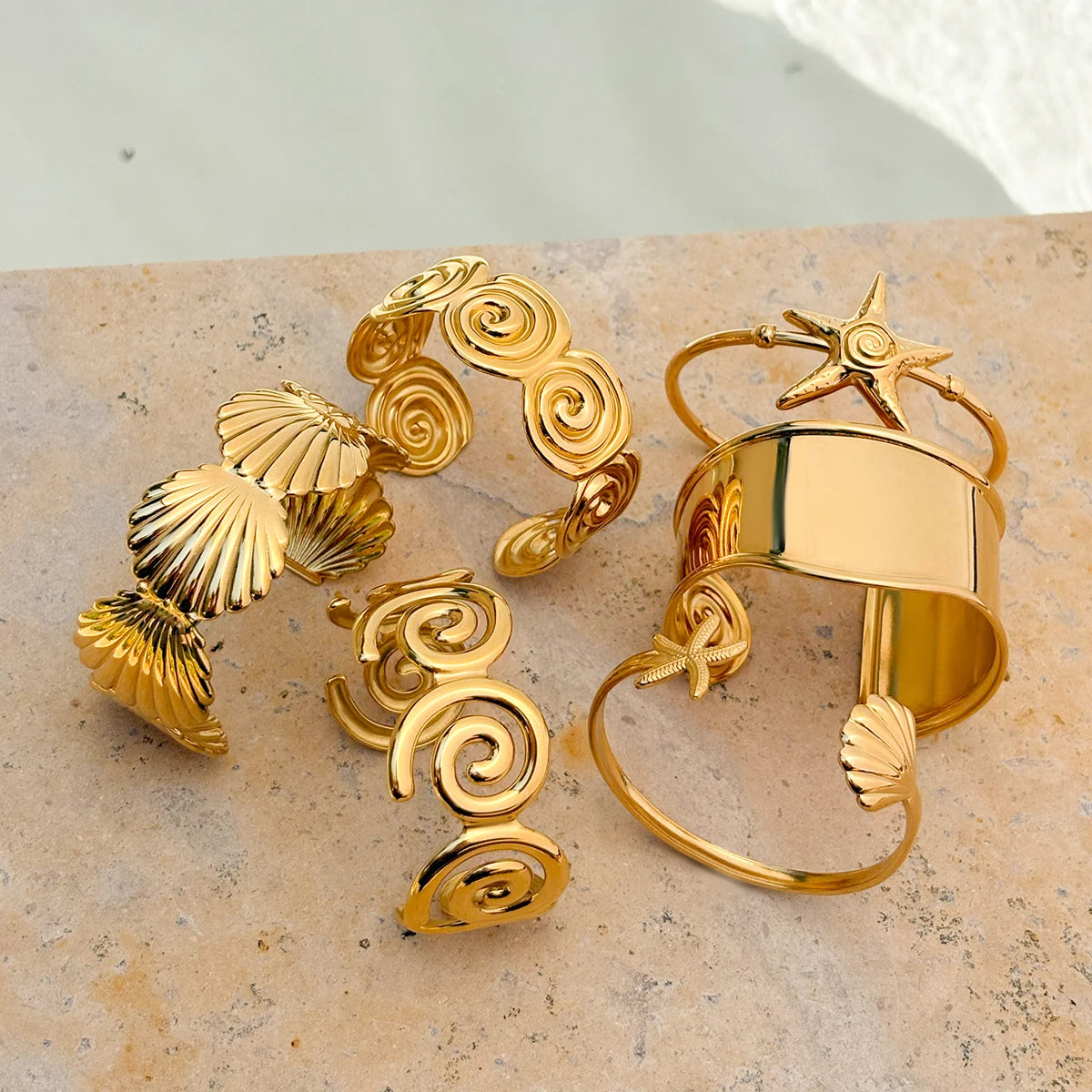 2025 Women's Holiday Style Ribbed Starfish Shell Design Open Bracelet 18K Gold Plated Stainless Steel Waterproof Jewelry