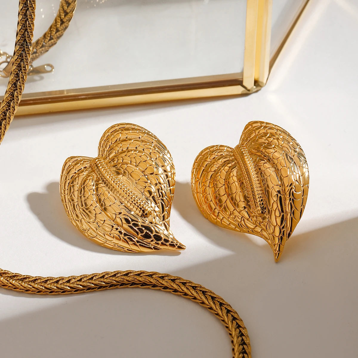 2025 Women's Exaggerated Hammered Leaf Design Earrings 18K Gold-plated Stainless Steel Exquisite Women's Waterproof Jewelry