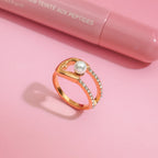 2025 Women's Daily Fashion Paperclip Design Closed Ring 18K Gold Plated Stainless Steel Pearl Rhinestone Decoration Jewelry